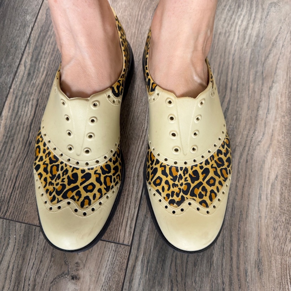 Biion Leopard Print Wingtip Oxford Golf Shoes Womens 8 Mens 6 Spikeless Cream